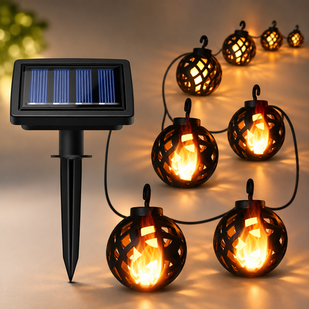 Solarbetriebene LED Flammen-Lichterkette mit warmweißem Flammeneffekt und Solarpanel für Garten, Terrasse und Balkon.